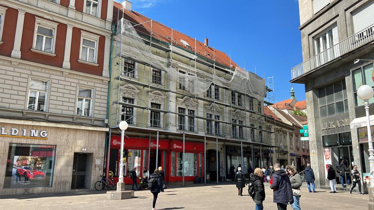 Green Gallery On A Main Square Apartment Zagreb Ngoại thất bức ảnh